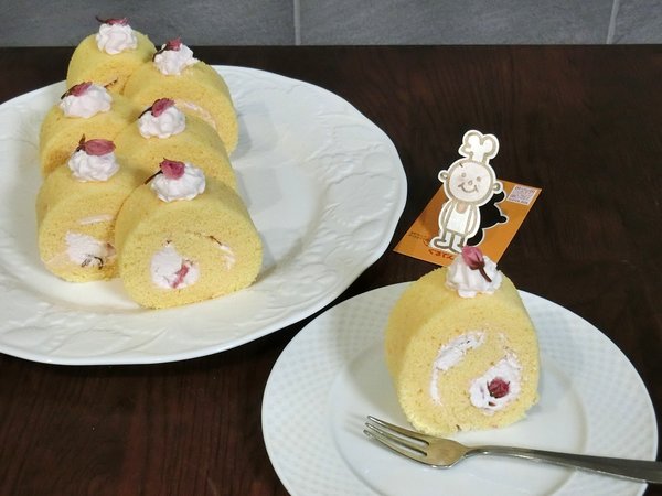 さくらロールケーキ